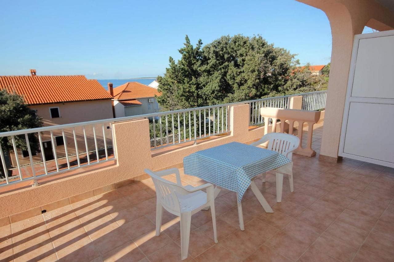 Apartments And Rooms By The Sea Mandre, Pag - 3557 Kolan Exteriör bild