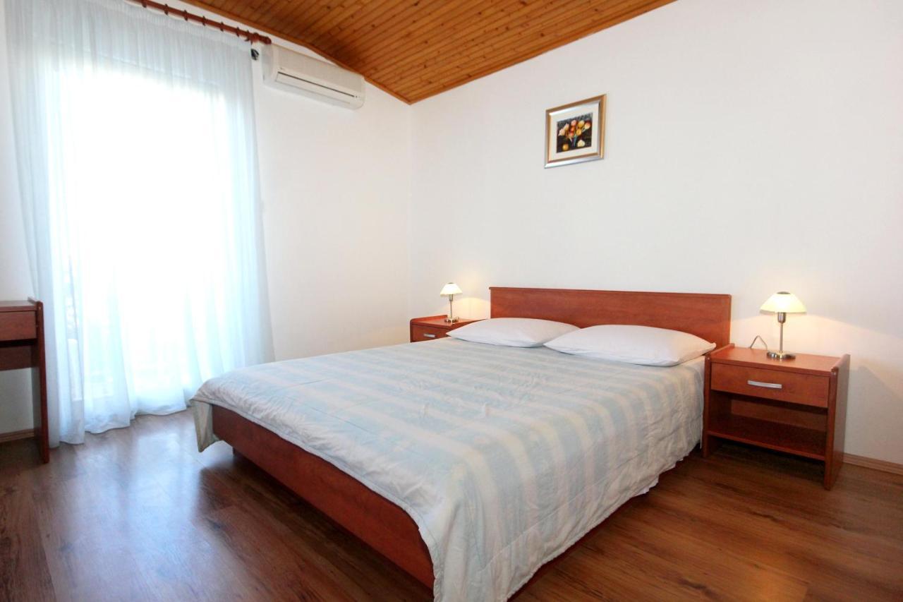 Apartments And Rooms By The Sea Mandre, Pag - 3557 Kolan Exteriör bild