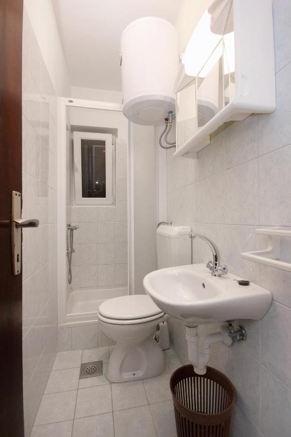 Apartments And Rooms By The Sea Mandre, Pag - 3557 Kolan Exteriör bild