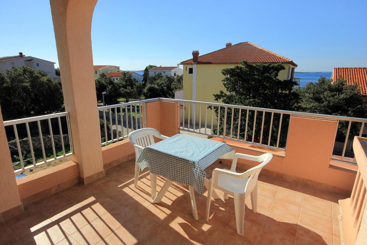 Apartments And Rooms By The Sea Mandre, Pag - 3557 Kolan Exteriör bild
