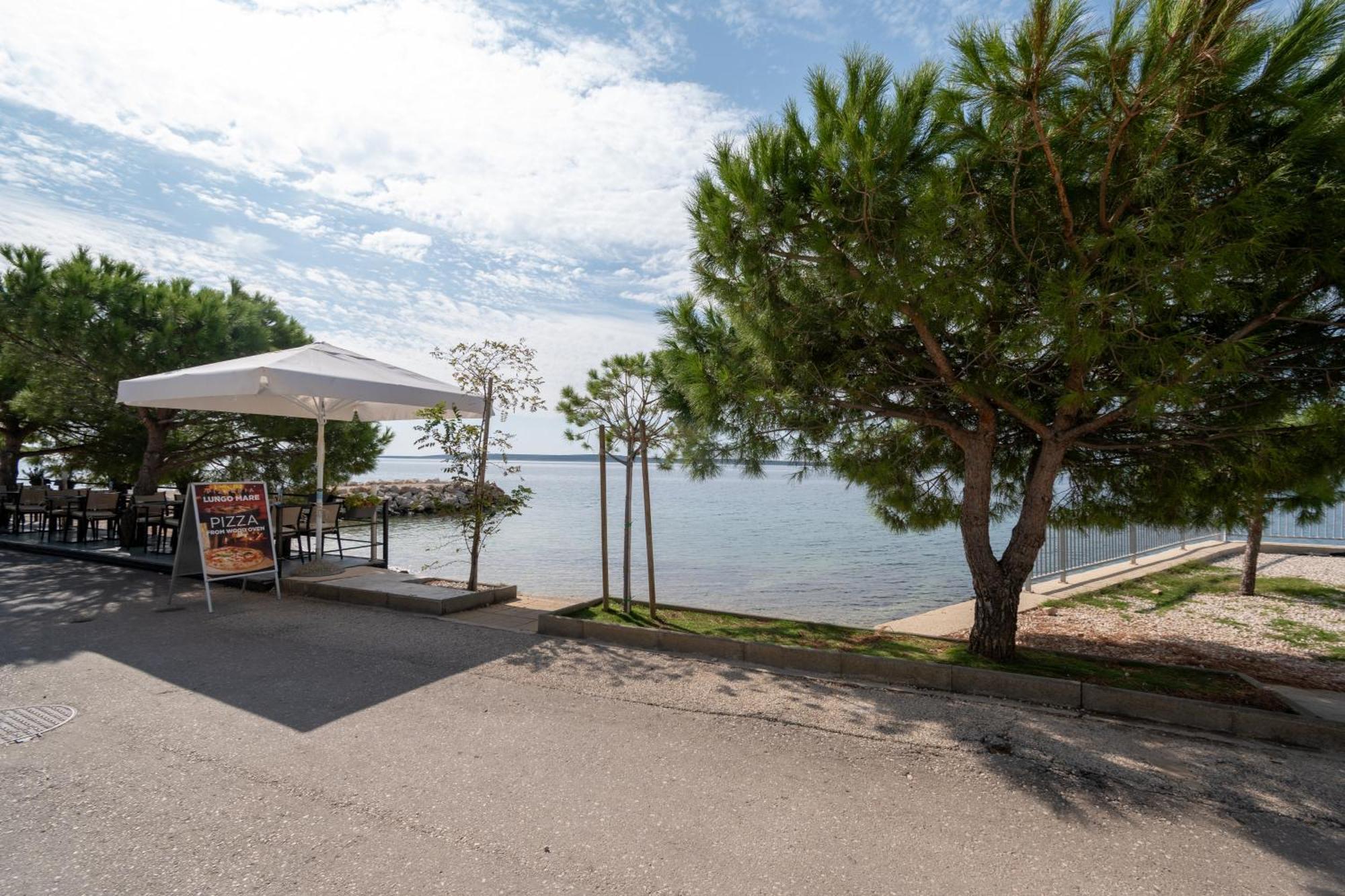 Apartments And Rooms By The Sea Mandre, Pag - 3557 Kolan Exteriör bild