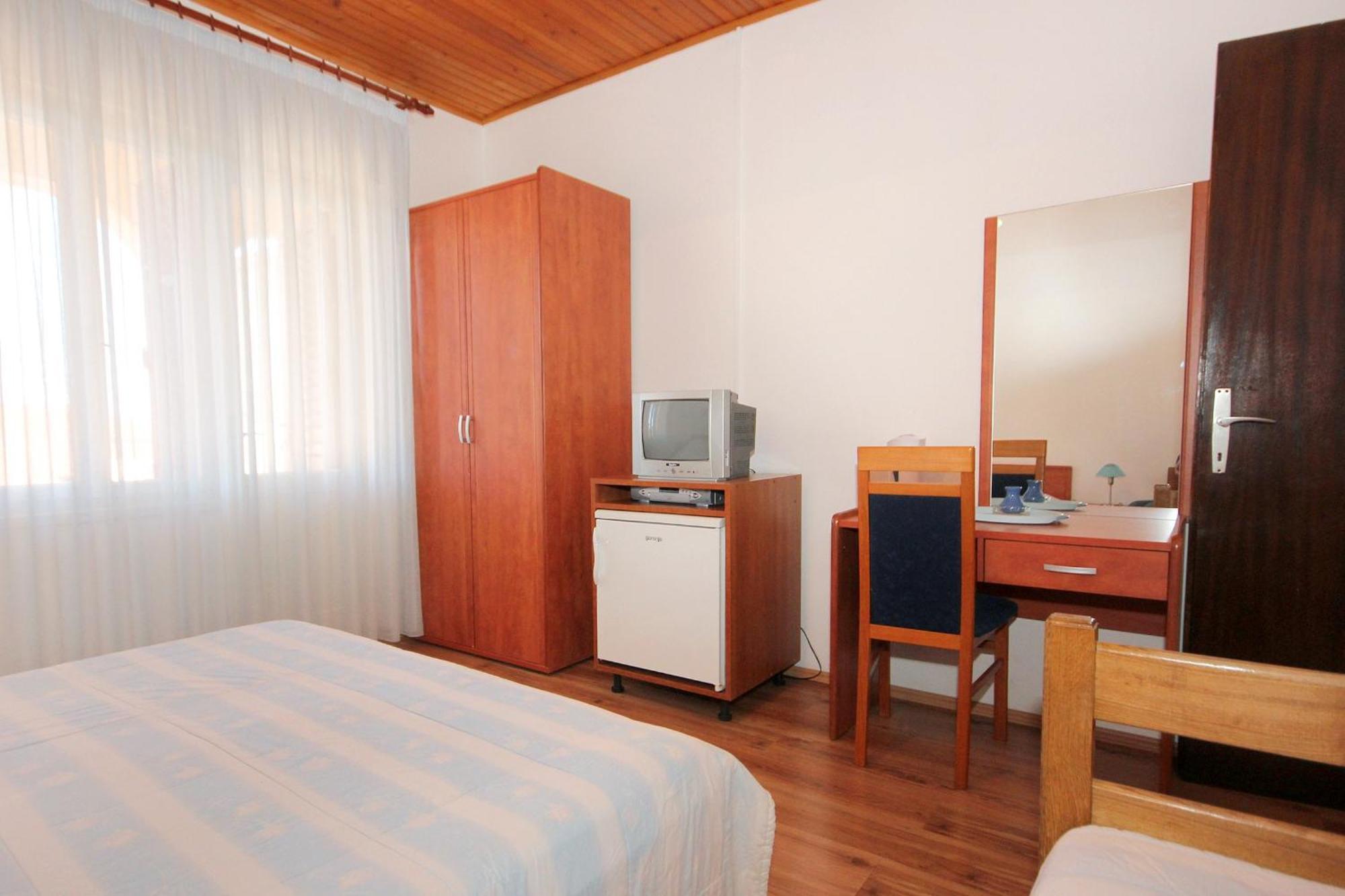 Apartments And Rooms By The Sea Mandre, Pag - 3557 Kolan Rum bild